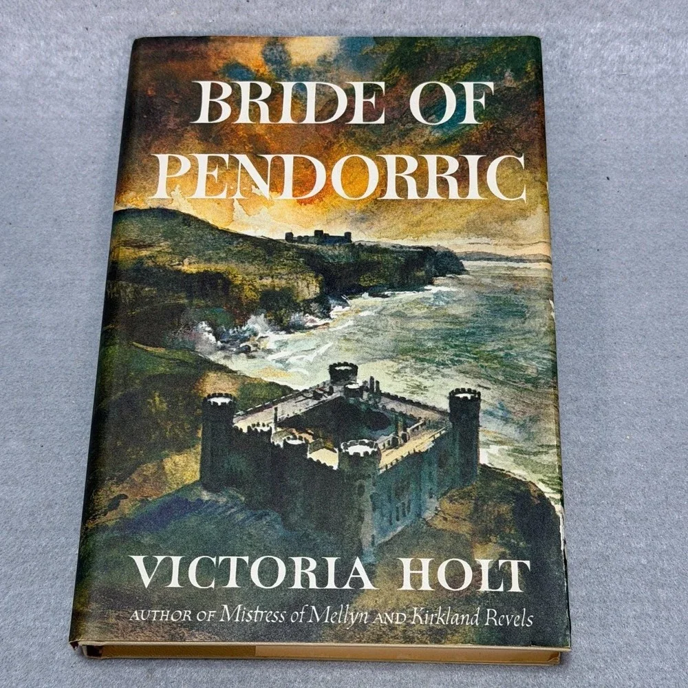 Vintage Victoria Holt Book Lot Bride of Pendorric & The Shivering Sands HC DJ